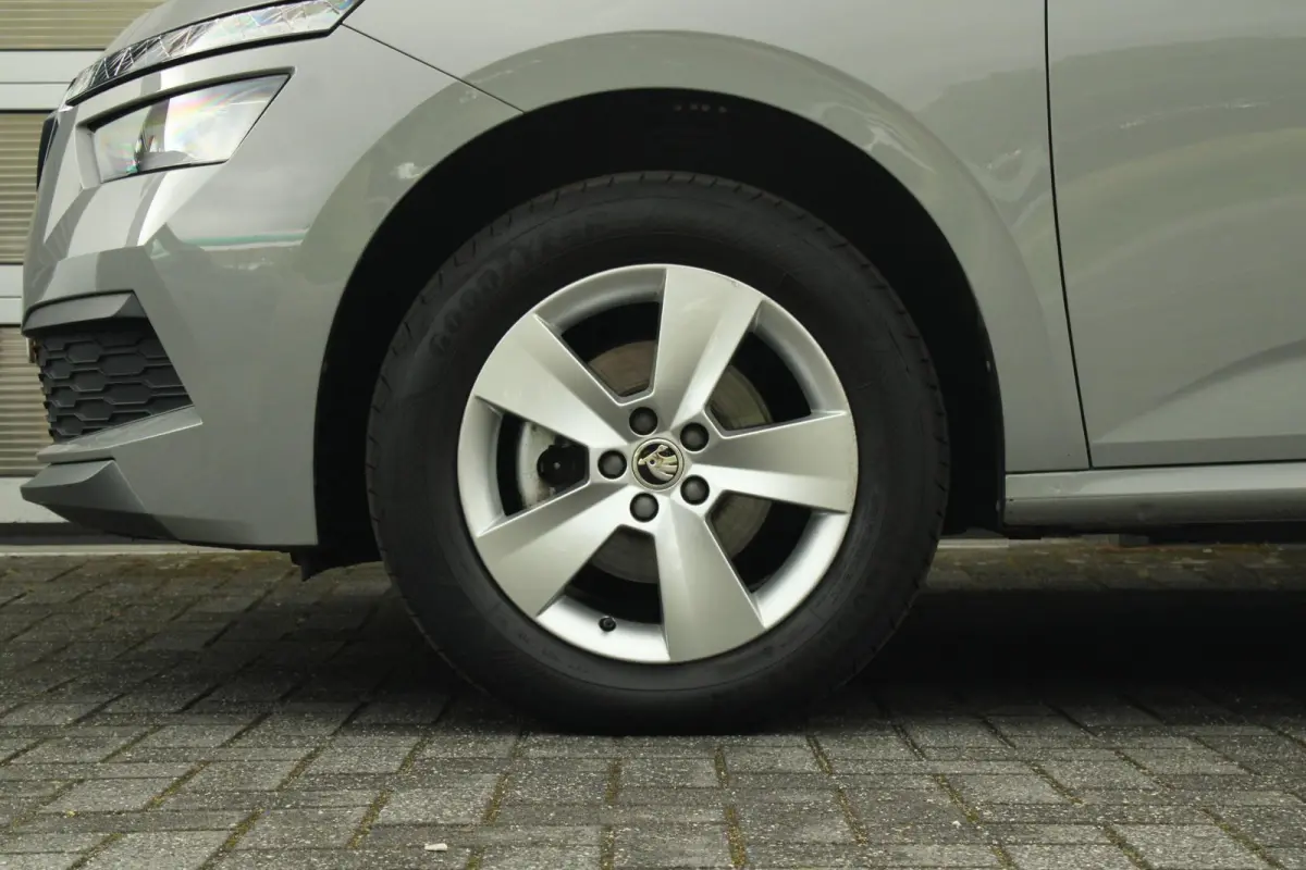 1.0 TSI 110pk Ambition | Parkeersensoren Achter | DAB | Apple CarPlay/ Android Auto | Airco