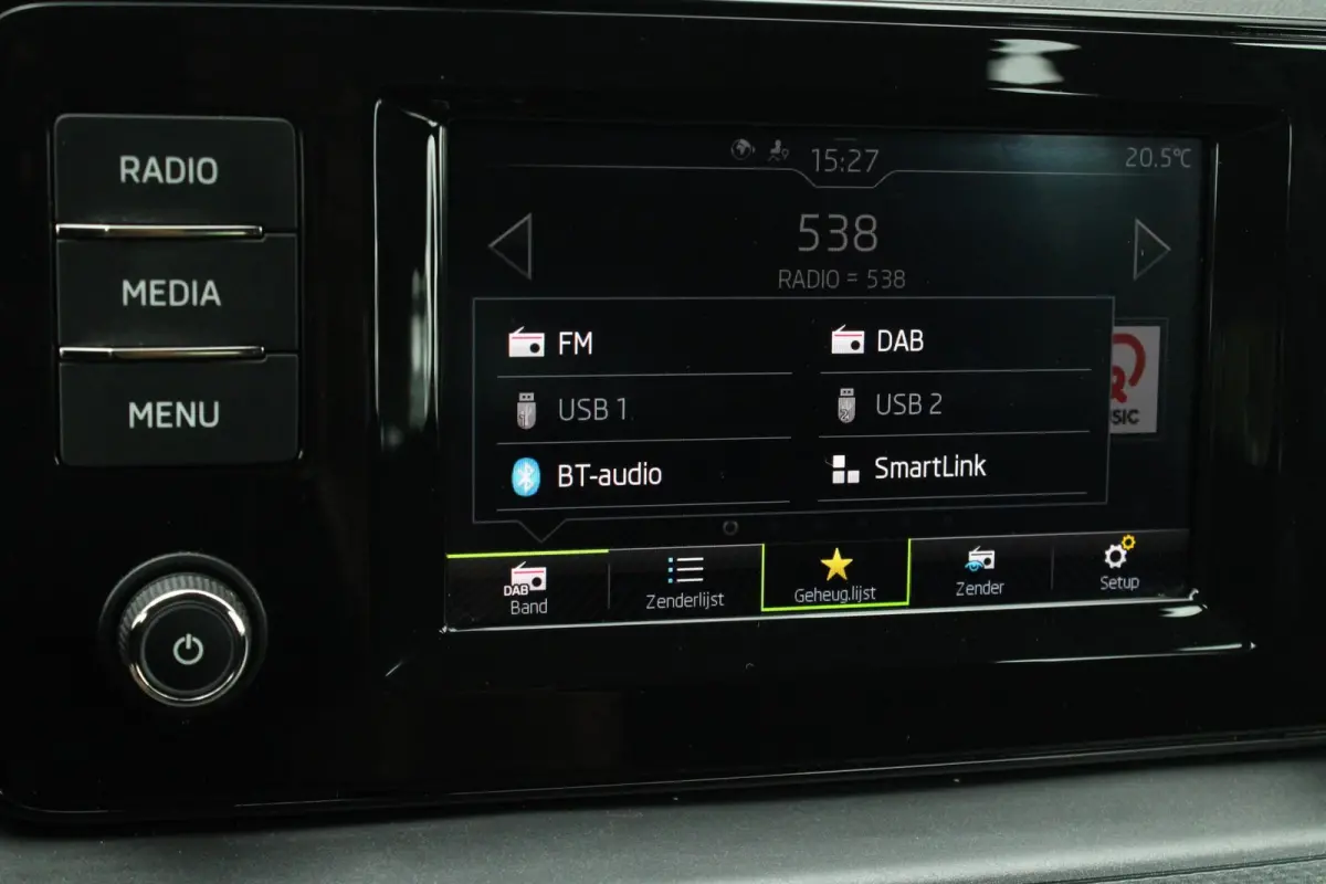 1.0 TSI 110pk Ambition | Parkeersensoren Achter | DAB | Apple CarPlay/ Android Auto | Airco