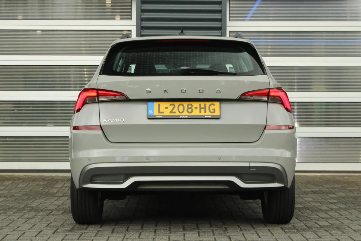 1.0 TSI 110pk Ambition | Parkeersensoren Achter | DAB | Apple CarPlay/ Android Auto | Airco