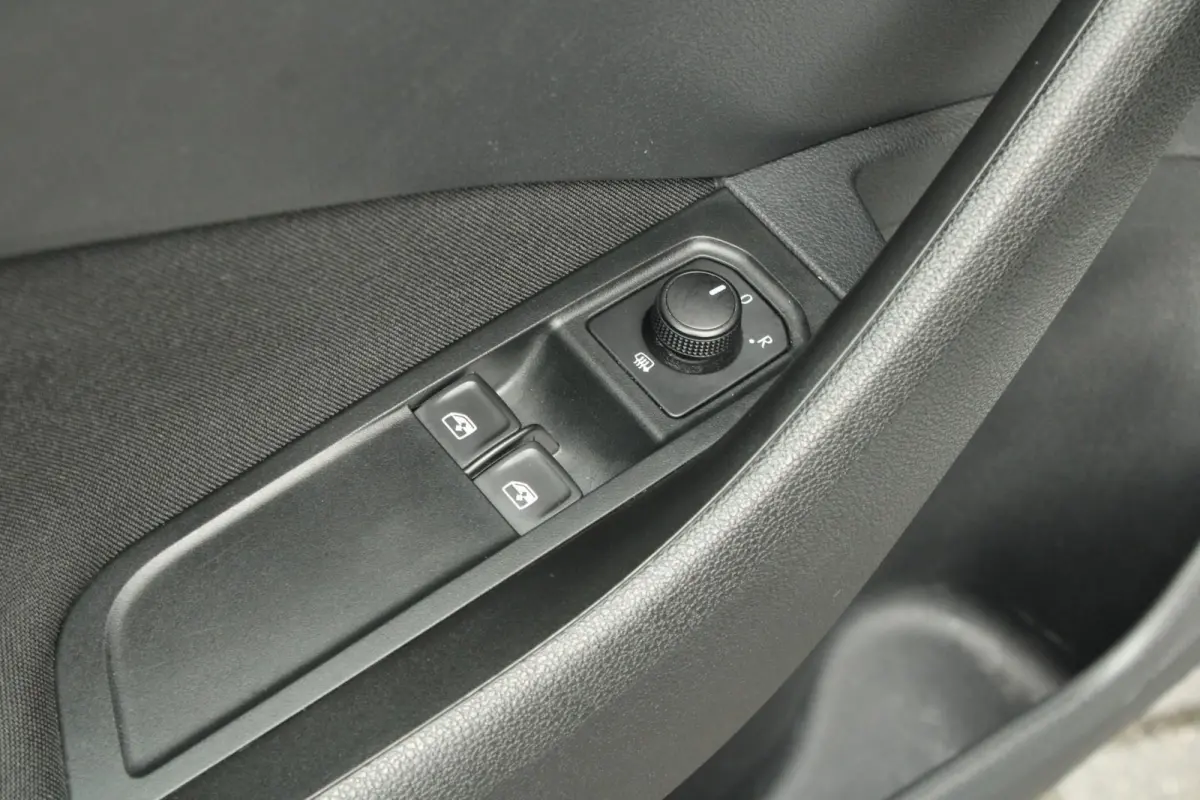 1.0 TSI 110pk Ambition | Parkeersensoren Achter | DAB | Apple CarPlay/ Android Auto | Airco