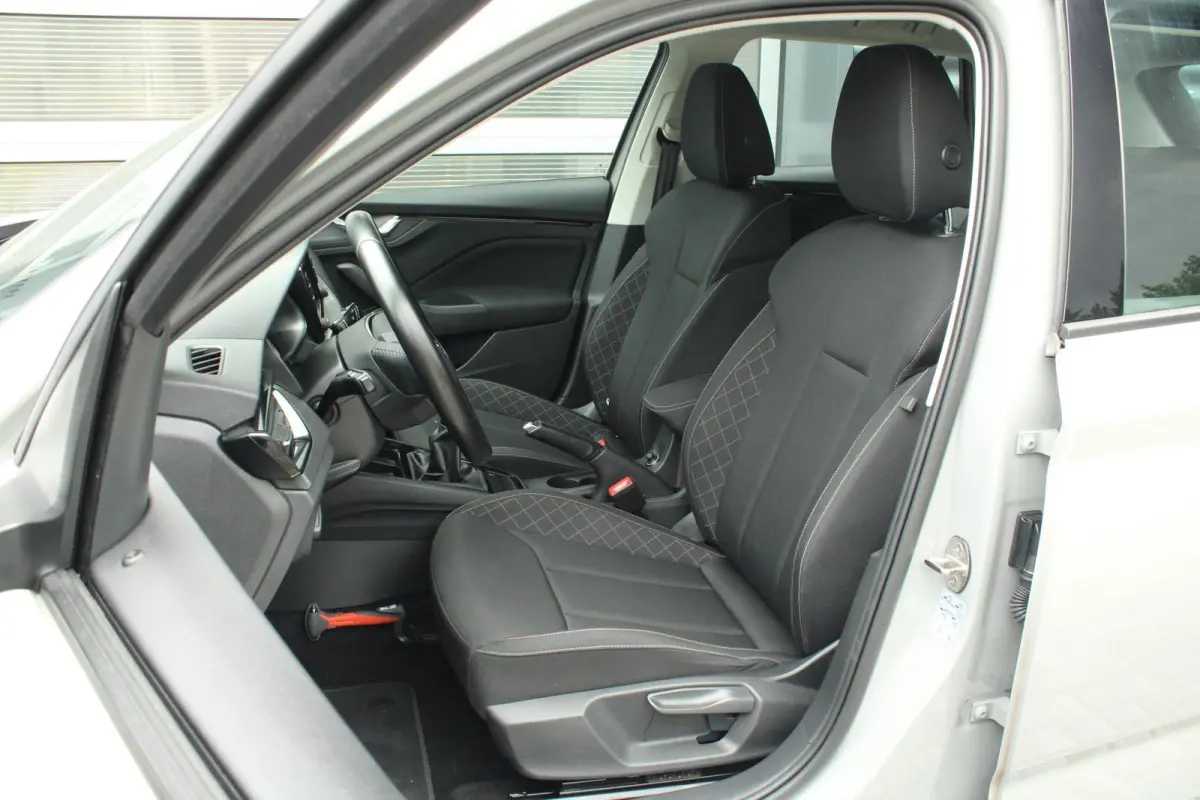 1.0 TSI 110pk Ambition | Parkeersensoren Achter | DAB | Apple CarPlay/ Android Auto | Airco