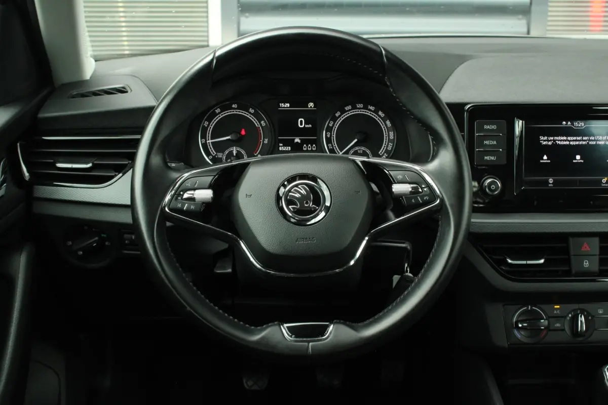1.0 TSI 110pk Ambition | Parkeersensoren Achter | DAB | Apple CarPlay/ Android Auto | Airco