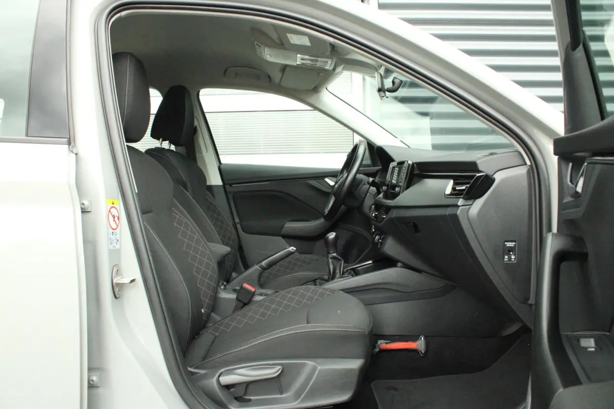 1.0 TSI 110pk Ambition | Parkeersensoren Achter | DAB | Apple CarPlay/ Android Auto | Airco