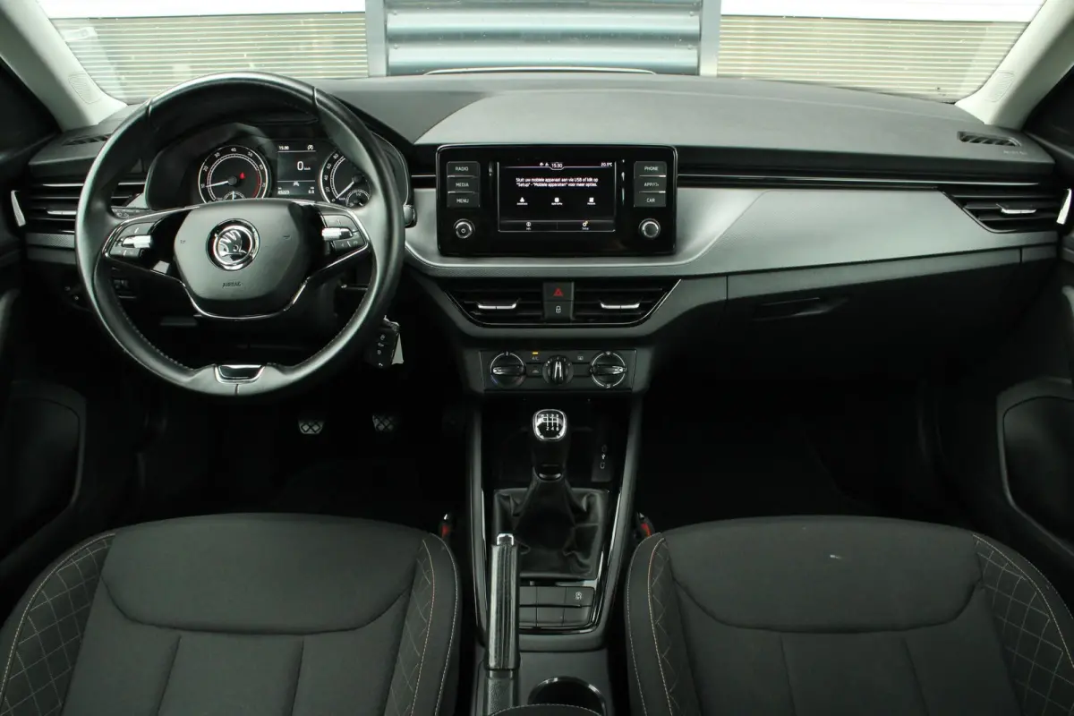 1.0 TSI 110pk Ambition | Parkeersensoren Achter | DAB | Apple CarPlay/ Android Auto | Airco