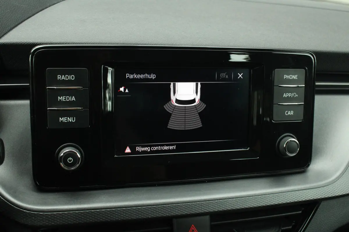 1.0 TSI 110pk Ambition | Parkeersensoren Achter | DAB | Apple CarPlay/ Android Auto | Airco