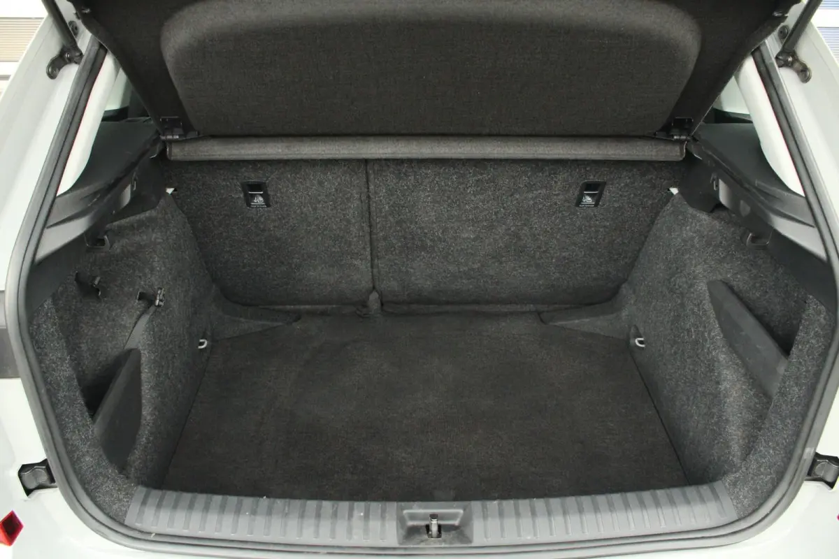 1.0 TSI 110pk Ambition | Parkeersensoren Achter | DAB | Apple CarPlay/ Android Auto | Airco