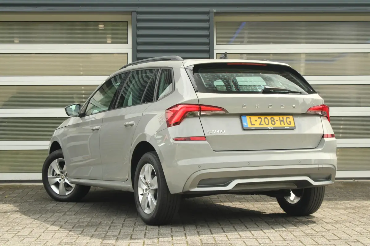 1.0 TSI 110pk Ambition | Parkeersensoren Achter | DAB | Apple CarPlay/ Android Auto | Airco