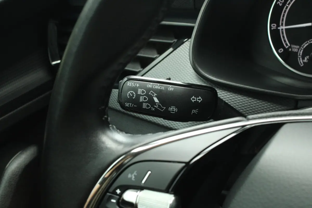 1.0 TSI 110pk Ambition | Parkeersensoren Achter | DAB | Apple CarPlay/ Android Auto | Airco