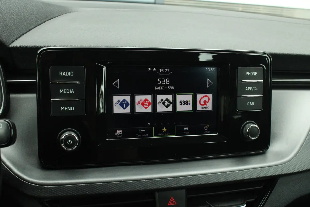 1.0 TSI 110pk Ambition | Parkeersensoren Achter | DAB | Apple CarPlay/ Android Auto | Airco