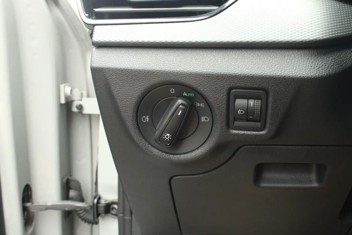 1.0 TSI 110pk Ambition | Parkeersensoren Achter | DAB | Apple CarPlay/ Android Auto | Airco