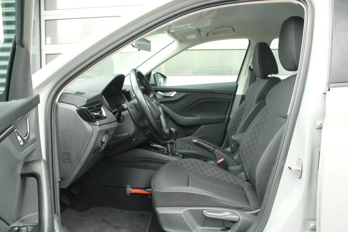 1.0 TSI 110pk Ambition | Parkeersensoren Achter | DAB | Apple CarPlay/ Android Auto | Airco