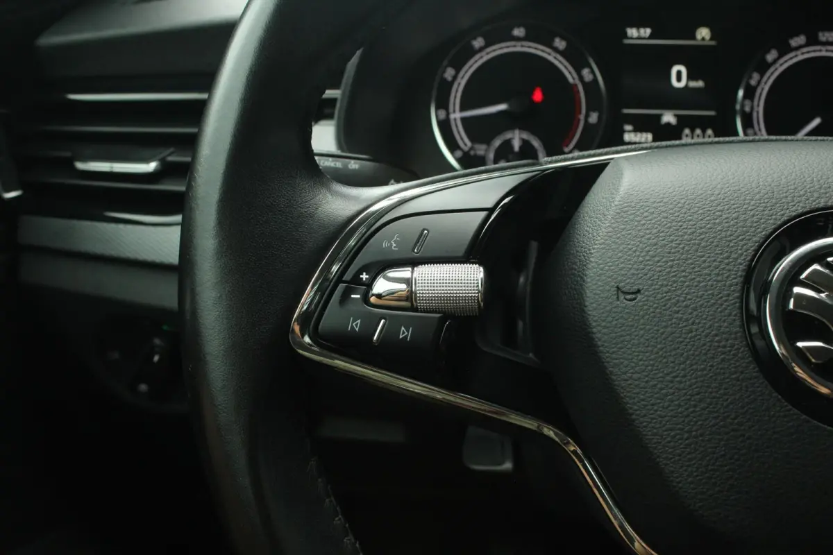 1.0 TSI 110pk Ambition | Parkeersensoren Achter | DAB | Apple CarPlay/ Android Auto | Airco