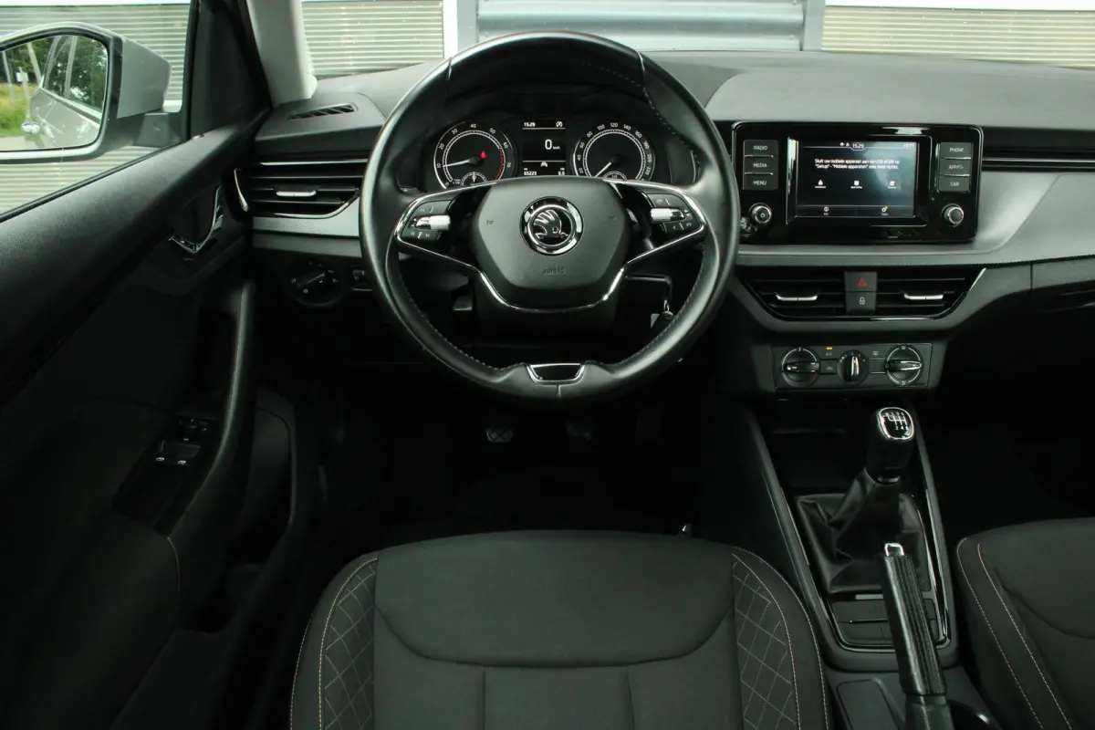 1.0 TSI 110pk Ambition | Parkeersensoren Achter | DAB | Apple CarPlay/ Android Auto | Airco