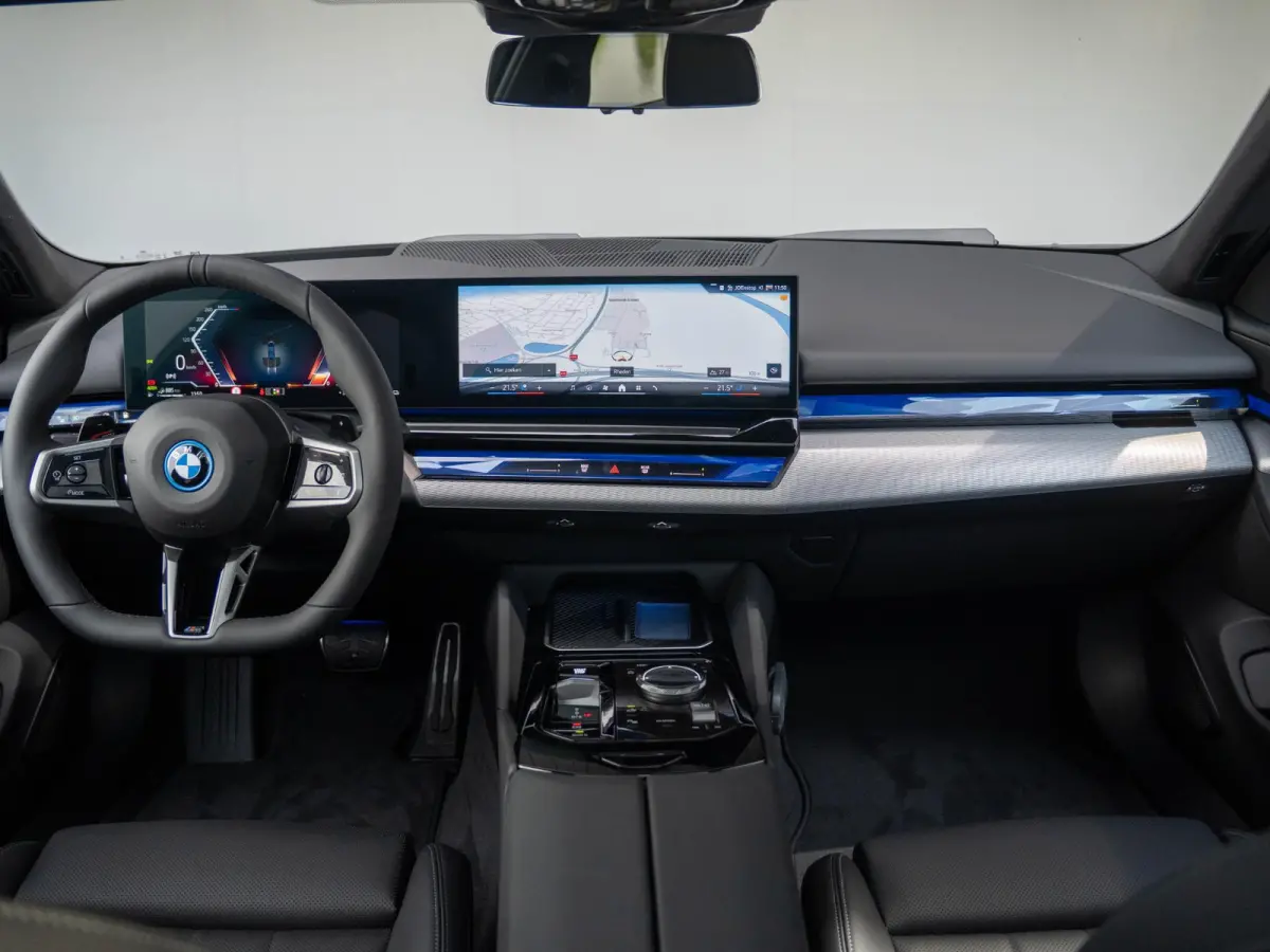 530e | M Sportpakket | Innovation Pack | Travel Pack | Comfort Access | 20 inch | Glazen panoramadak | Stoelventilatie | Driving Assistant Professional | Harman Kardon | Trekhaak