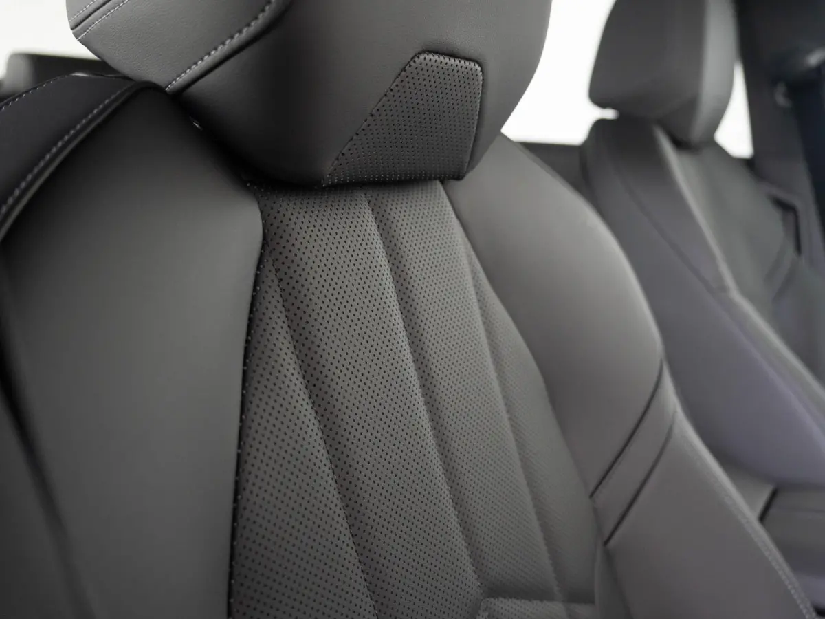530e | M Sportpakket | Innovation Pack | Travel Pack | Comfort Access | 20 inch | Glazen panoramadak | Stoelventilatie | Driving Assistant Professional | Harman Kardon | Trekhaak