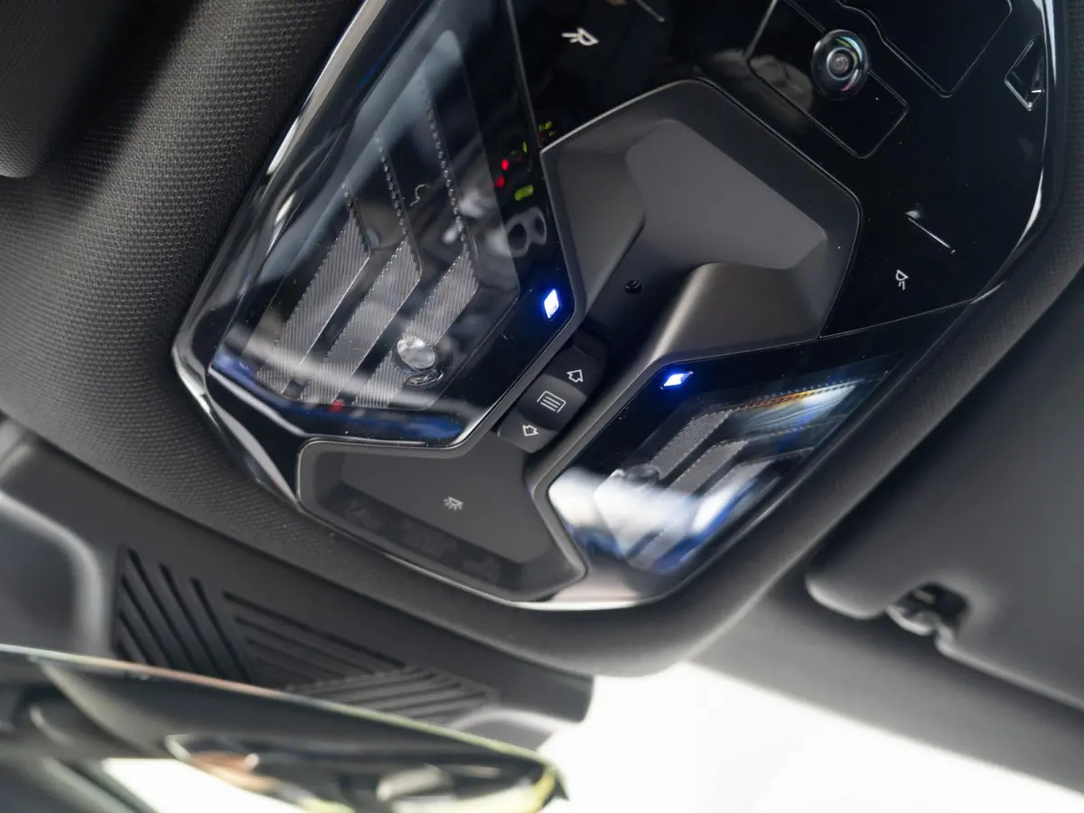 530e | M Sportpakket | Innovation Pack | Travel Pack | Comfort Access | 20 inch | Glazen panoramadak | Stoelventilatie | Driving Assistant Professional | Harman Kardon | Trekhaak