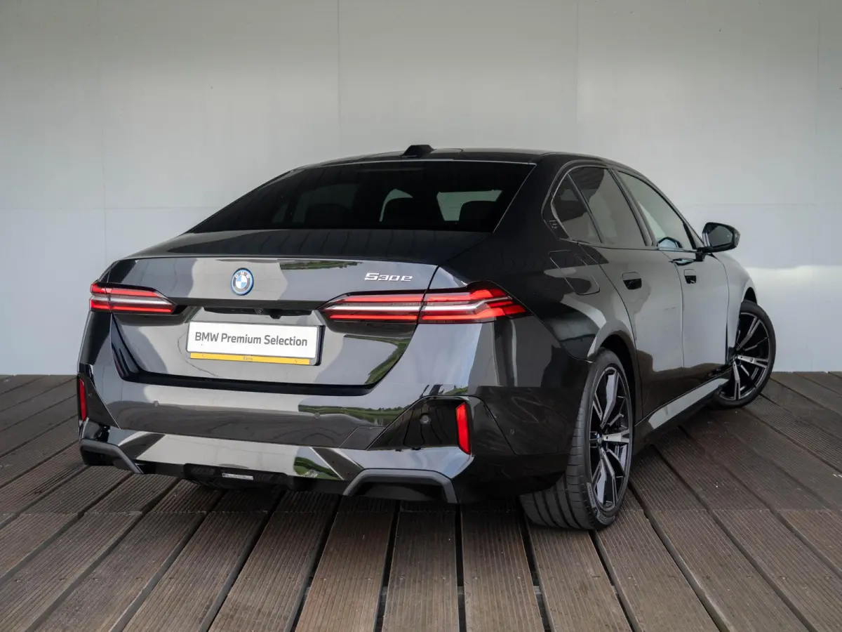 530e | M Sportpakket | Innovation Pack | Travel Pack | Comfort Access | 20 inch | Glazen panoramadak | Stoelventilatie | Driving Assistant Professional | Harman Kardon | Trekhaak