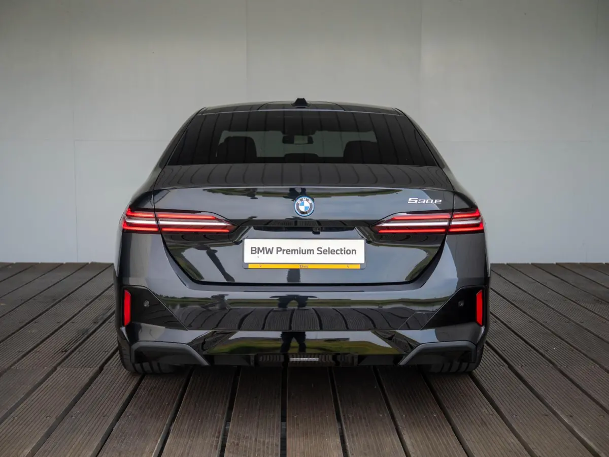 530e | M Sportpakket | Innovation Pack | Travel Pack | Comfort Access | 20 inch | Glazen panoramadak | Stoelventilatie | Driving Assistant Professional | Harman Kardon | Trekhaak