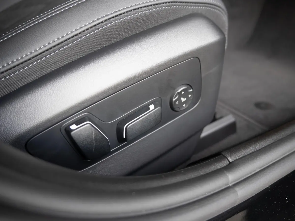 530e | M Sportpakket | Innovation Pack | Travel Pack | Comfort Access | 20 inch | Glazen panoramadak | Stoelventilatie | Driving Assistant Professional | Harman Kardon | Trekhaak