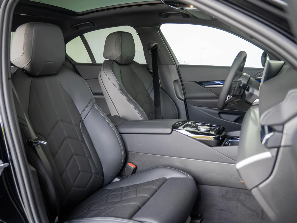 530e | M Sportpakket | Innovation Pack | Travel Pack | Comfort Access | 20 inch | Glazen panoramadak | Stoelventilatie | Driving Assistant Professional | Harman Kardon | Trekhaak