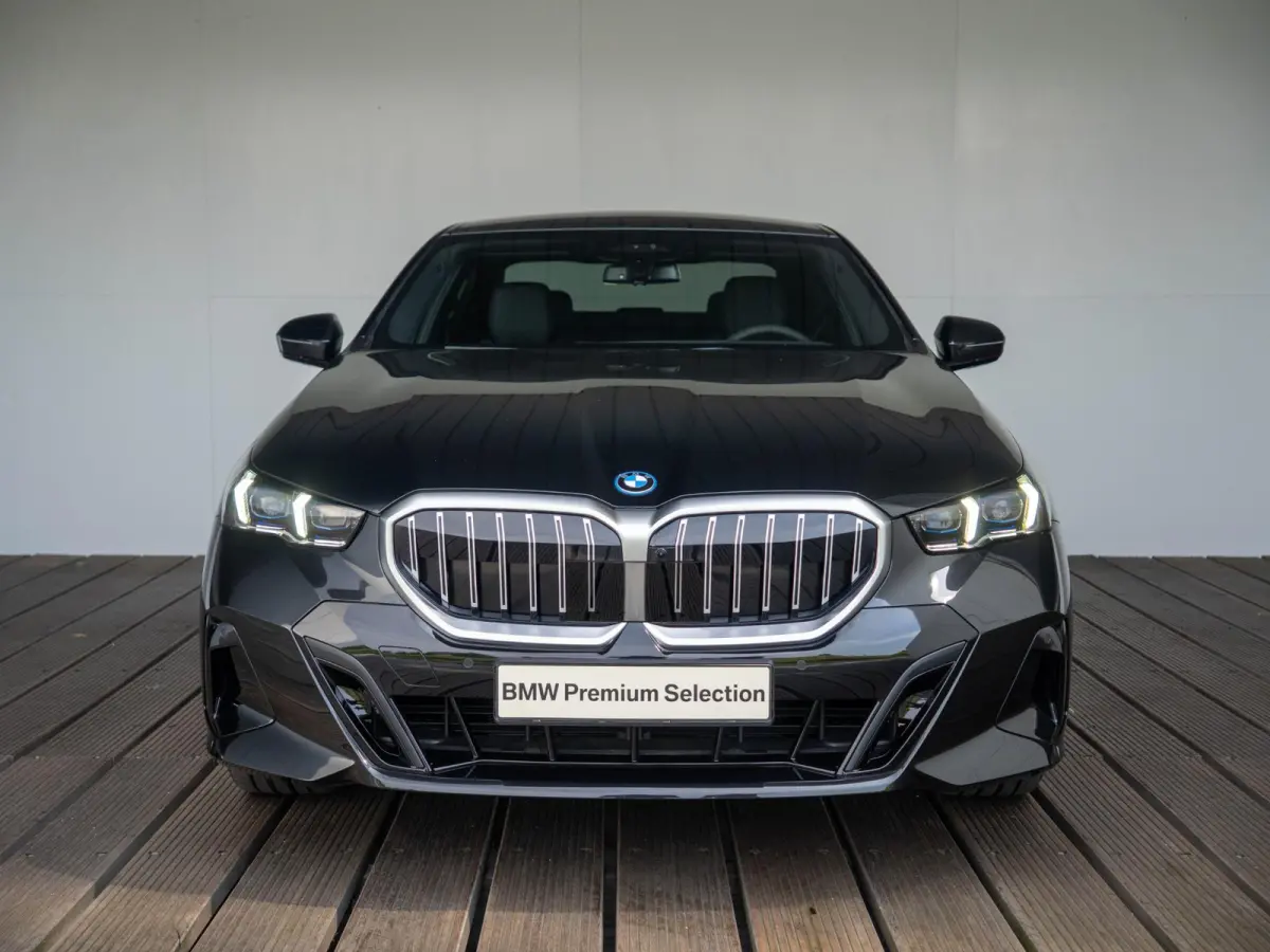 530e | M Sportpakket | Innovation Pack | Travel Pack | Comfort Access | 20 inch | Glazen panoramadak | Stoelventilatie | Driving Assistant Professional | Harman Kardon | Trekhaak