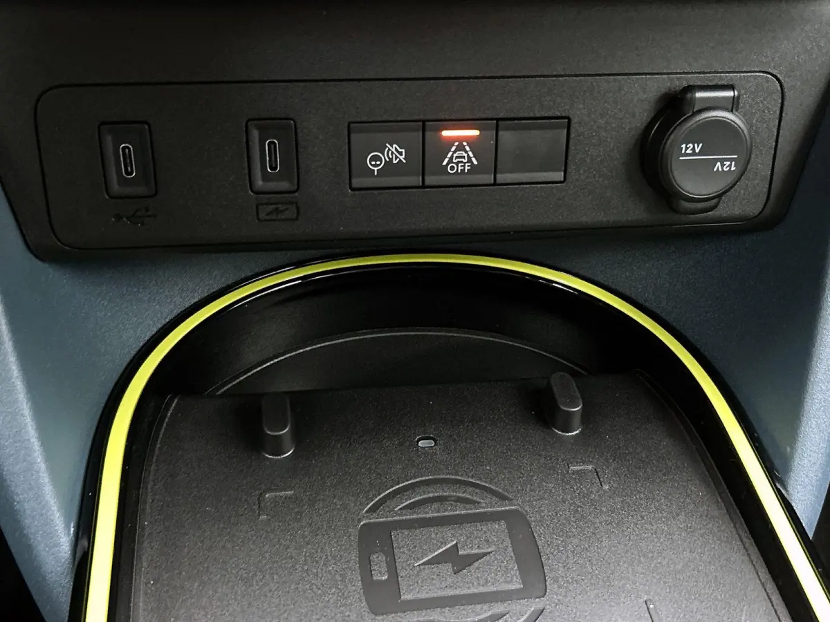 La Prima 113pk 44 kWh Automaat | Stoel-/Stuurverwarming | Camera | Stoel-/Stuurverwarming | LED Koplampen | DAB Ontvanger | Climate Control | Cruise Control | 17"LMV | Apple Carplay/Android 