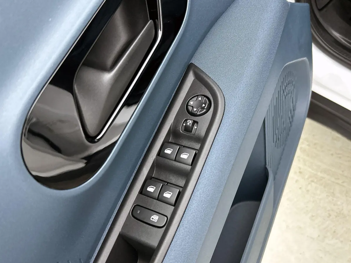 La Prima 113pk 44 kWh Automaat | Stoel-/Stuurverwarming | Camera | Stoel-/Stuurverwarming | LED Koplampen | DAB Ontvanger | Climate Control | Cruise Control | 17"LMV | Apple Carplay/Android 