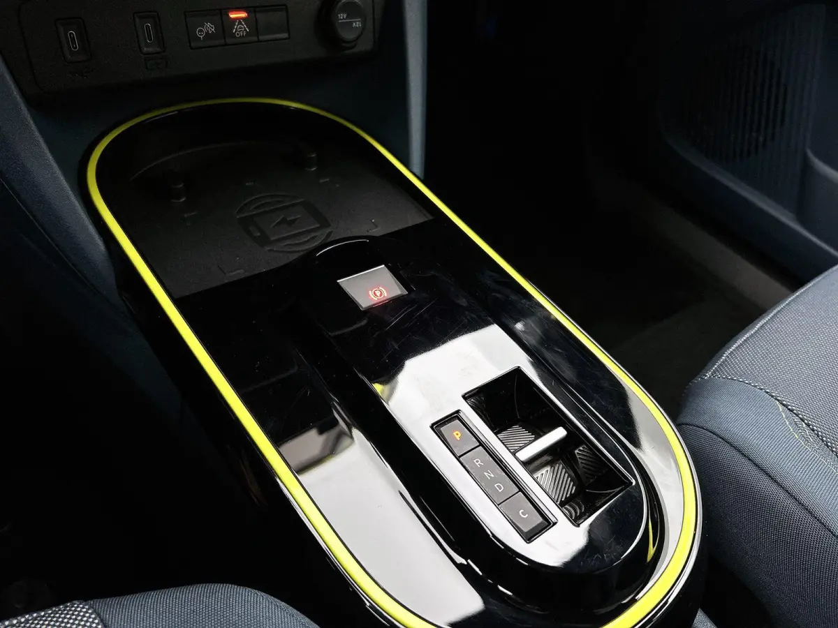La Prima 113pk 44 kWh Automaat | Stoel-/Stuurverwarming | Camera | Stoel-/Stuurverwarming | LED Koplampen | DAB Ontvanger | Climate Control | Cruise Control | 17"LMV | Apple Carplay/Android 