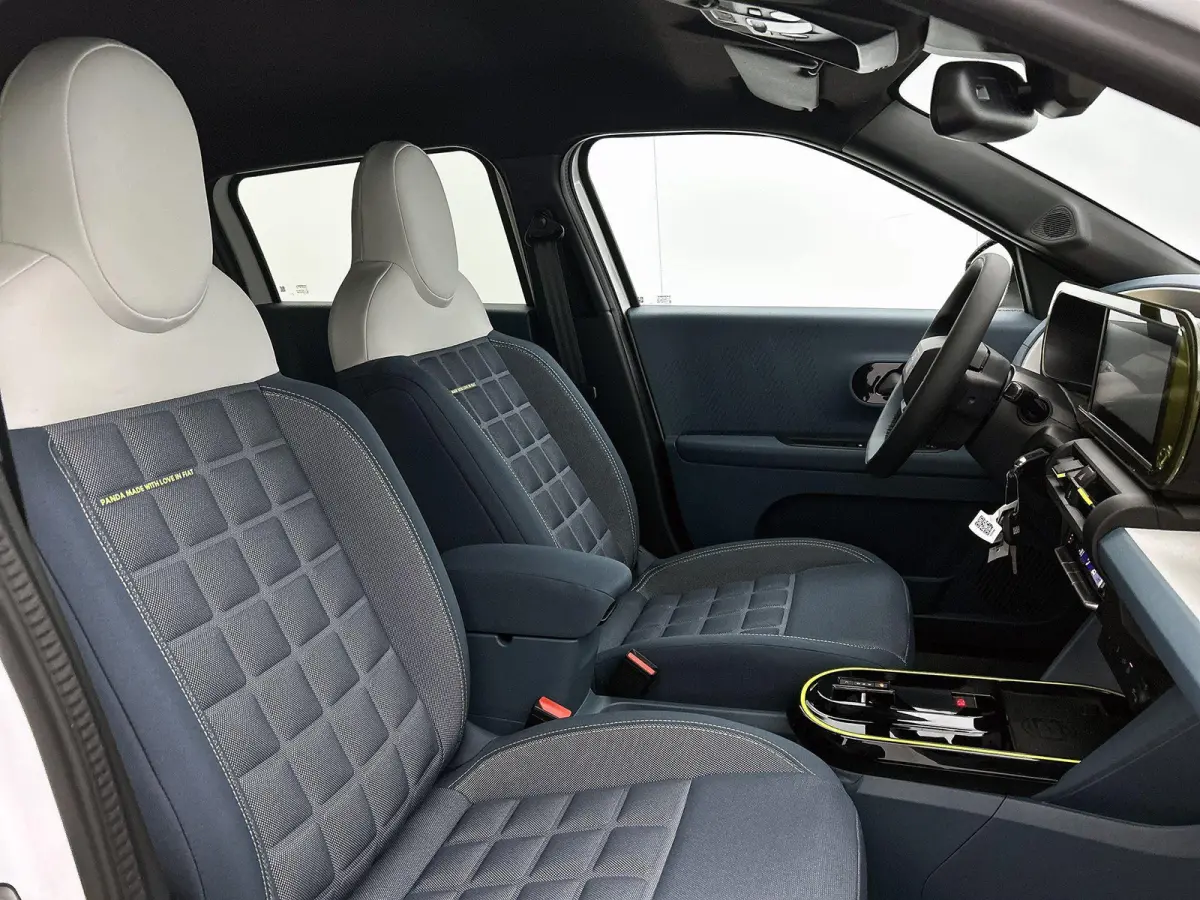La Prima 113pk 44 kWh Automaat | Stoel-/Stuurverwarming | Camera | Stoel-/Stuurverwarming | LED Koplampen | DAB Ontvanger | Climate Control | Cruise Control | 17"LMV | Apple Carplay/Android 