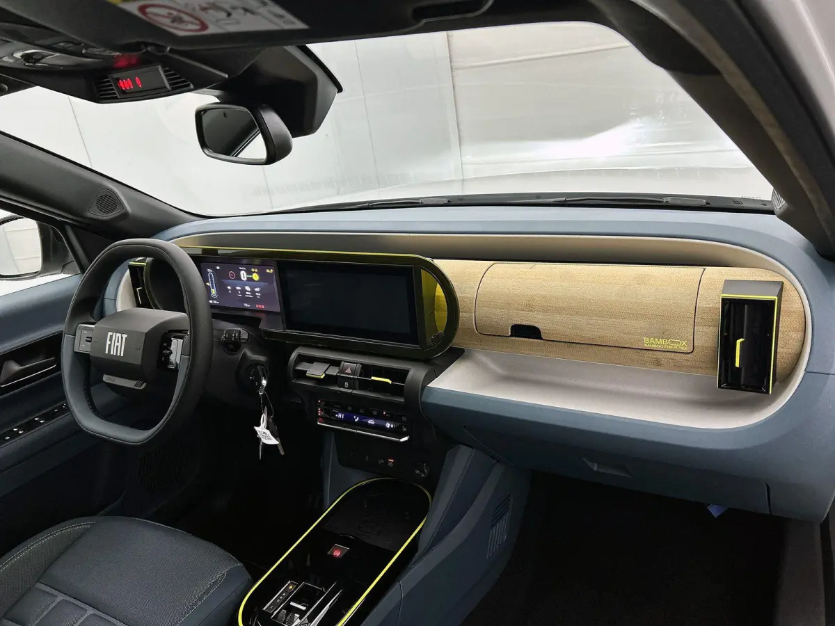 La Prima 113pk 44 kWh Automaat | Stoel-/Stuurverwarming | Camera | Stoel-/Stuurverwarming | LED Koplampen | DAB Ontvanger | Climate Control | Cruise Control | 17"LMV | Apple Carplay/Android 