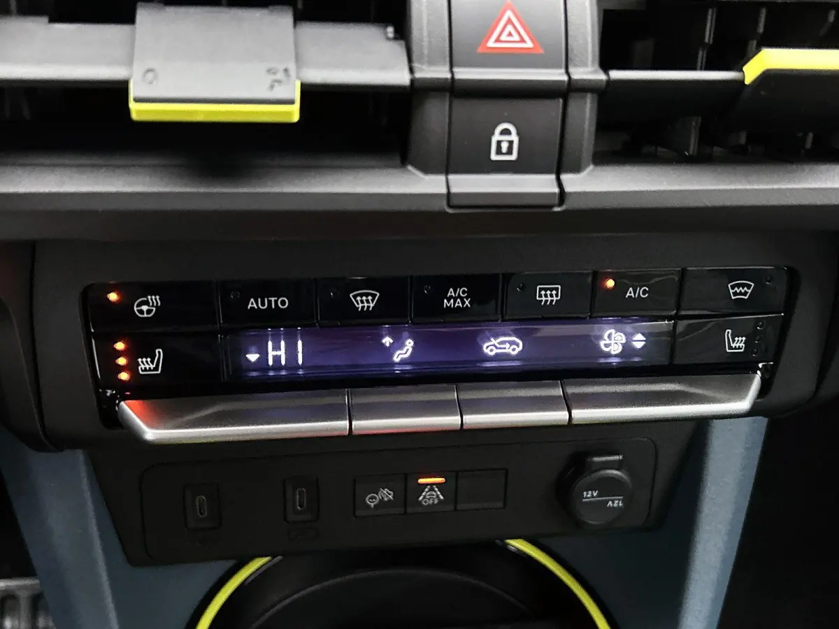 La Prima 113pk 44 kWh Automaat | Stoel-/Stuurverwarming | Camera | Stoel-/Stuurverwarming | LED Koplampen | DAB Ontvanger | Climate Control | Cruise Control | 17"LMV | Apple Carplay/Android 