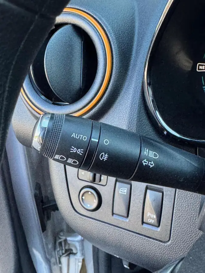 Comfort Plus (Orange Pack) 27 kWh DC Lader/Navi/Camera/All season banden/CarPlay