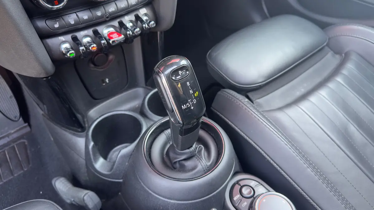 1.5 Cooper 60 Years Edition | Leder | Panoramadak | Harman/Kardon | Climate Control | CarPlay | Airco (automatisch) | Apple Carplay/Android Auto|telefoonintegratie premium | Buitenspiegels e