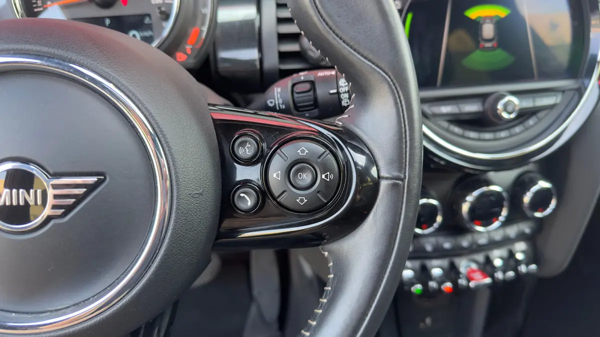 1.5 Cooper 60 Years Edition | Leder | Panoramadak | Harman/Kardon | Climate Control | CarPlay | Airco (automatisch) | Apple Carplay/Android Auto|telefoonintegratie premium | Buitenspiegels e