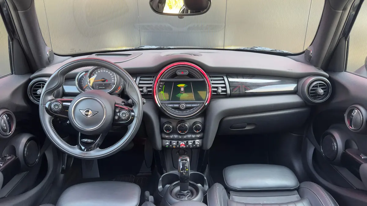1.5 Cooper 60 Years Edition | Leder | Panoramadak | Harman/Kardon | Climate Control | CarPlay | Airco (automatisch) | Apple Carplay/Android Auto|telefoonintegratie premium | Buitenspiegels e