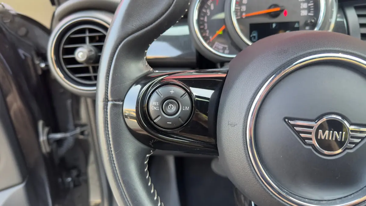 1.5 Cooper 60 Years Edition | Leder | Panoramadak | Harman/Kardon | Climate Control | CarPlay | Airco (automatisch) | Apple Carplay/Android Auto|telefoonintegratie premium | Buitenspiegels e