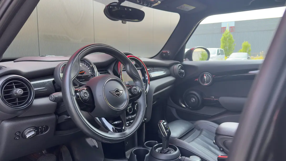 1.5 Cooper 60 Years Edition | Leder | Panoramadak | Harman/Kardon | Climate Control | CarPlay | Airco (automatisch) | Apple Carplay/Android Auto|telefoonintegratie premium | Buitenspiegels e