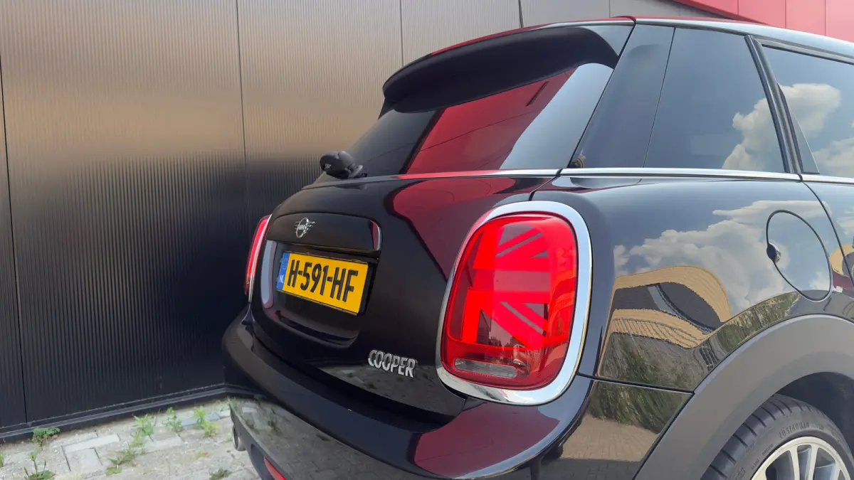1.5 Cooper 60 Years Edition | Leder | Panoramadak | Harman/Kardon | Climate Control | CarPlay | Airco (automatisch) | Apple Carplay/Android Auto|telefoonintegratie premium | Buitenspiegels e