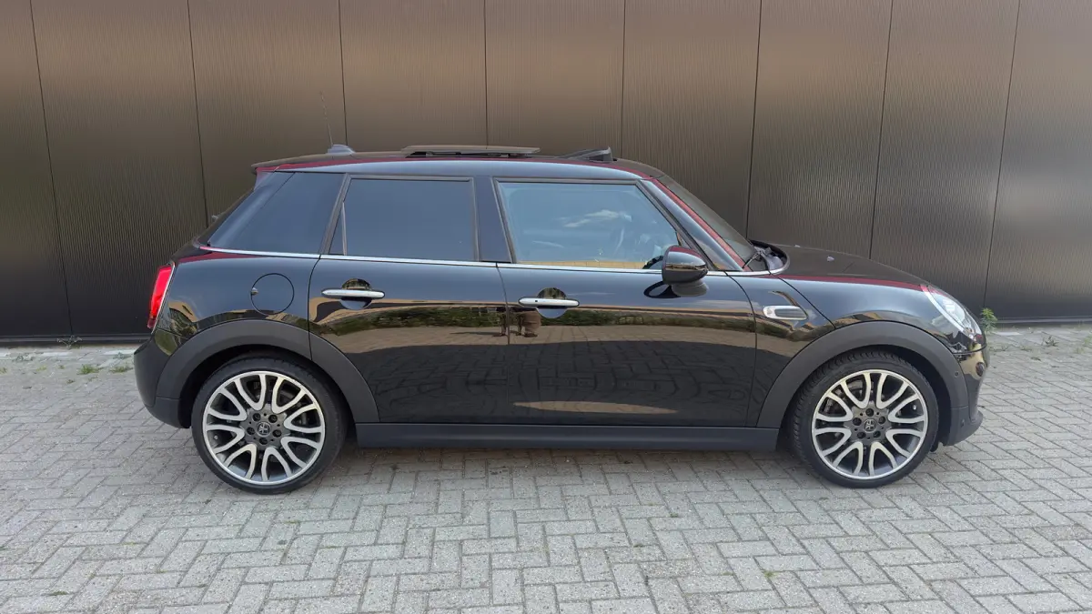 1.5 Cooper 60 Years Edition | Leder | Panoramadak | Harman/Kardon | Climate Control | CarPlay | Airco (automatisch) | Apple Carplay/Android Auto|telefoonintegratie premium | Buitenspiegels e