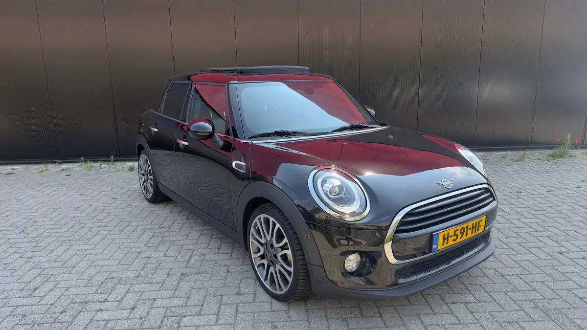 1.5 Cooper 60 Years Edition | Leder | Panoramadak | Harman/Kardon | Climate Control | CarPlay | Airco (automatisch) | Apple Carplay/Android Auto|telefoonintegratie premium | Buitenspiegels e