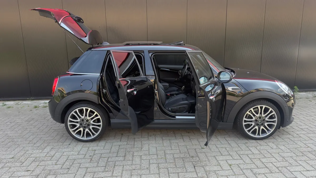 1.5 Cooper 60 Years Edition | Leder | Panoramadak | Harman/Kardon | Climate Control | CarPlay | Airco (automatisch) | Apple Carplay/Android Auto|telefoonintegratie premium | Buitenspiegels e