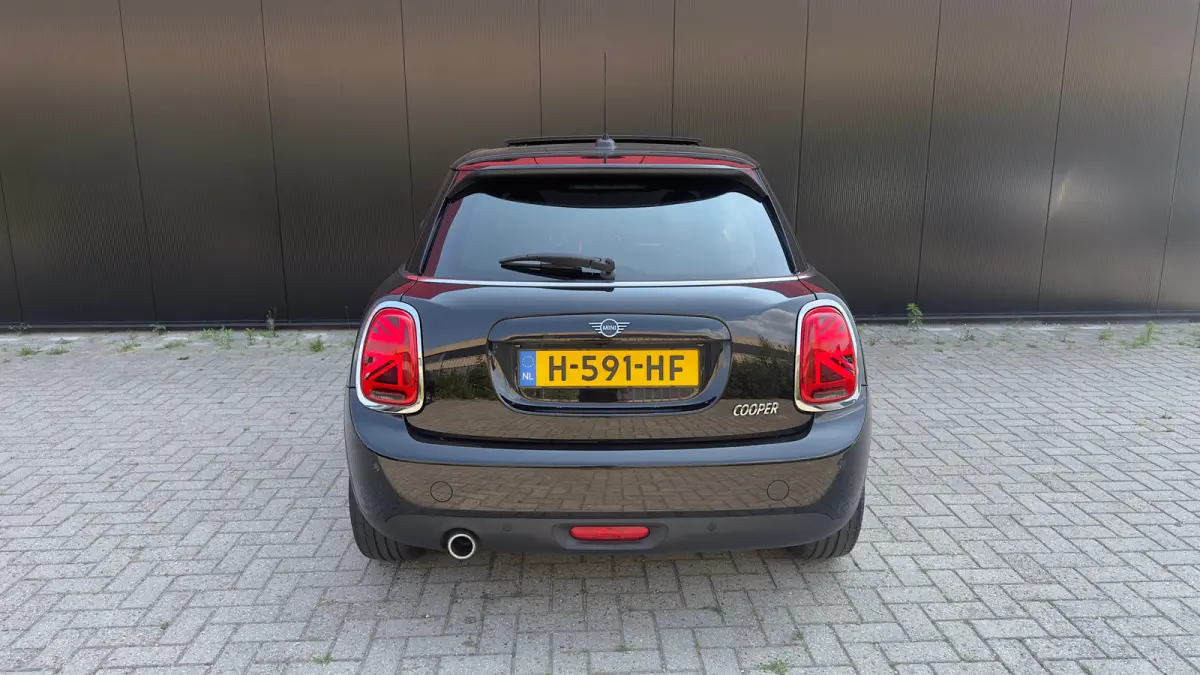 1.5 Cooper 60 Years Edition | Leder | Panoramadak | Harman/Kardon | Climate Control | CarPlay | Airco (automatisch) | Apple Carplay/Android Auto|telefoonintegratie premium | Buitenspiegels e