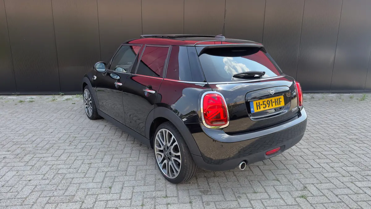 1.5 Cooper 60 Years Edition | Leder | Panoramadak | Harman/Kardon | Climate Control | CarPlay | Airco (automatisch) | Apple Carplay/Android Auto|telefoonintegratie premium | Buitenspiegels e