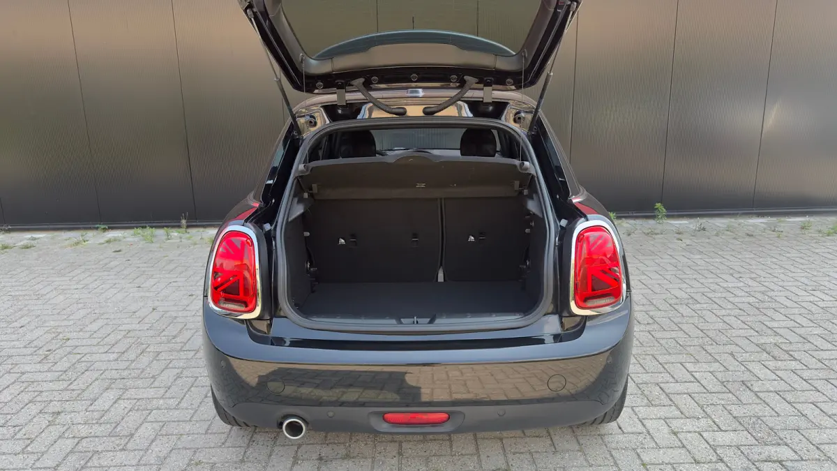 1.5 Cooper 60 Years Edition | Leder | Panoramadak | Harman/Kardon | Climate Control | CarPlay | Airco (automatisch) | Apple Carplay/Android Auto|telefoonintegratie premium | Buitenspiegels e