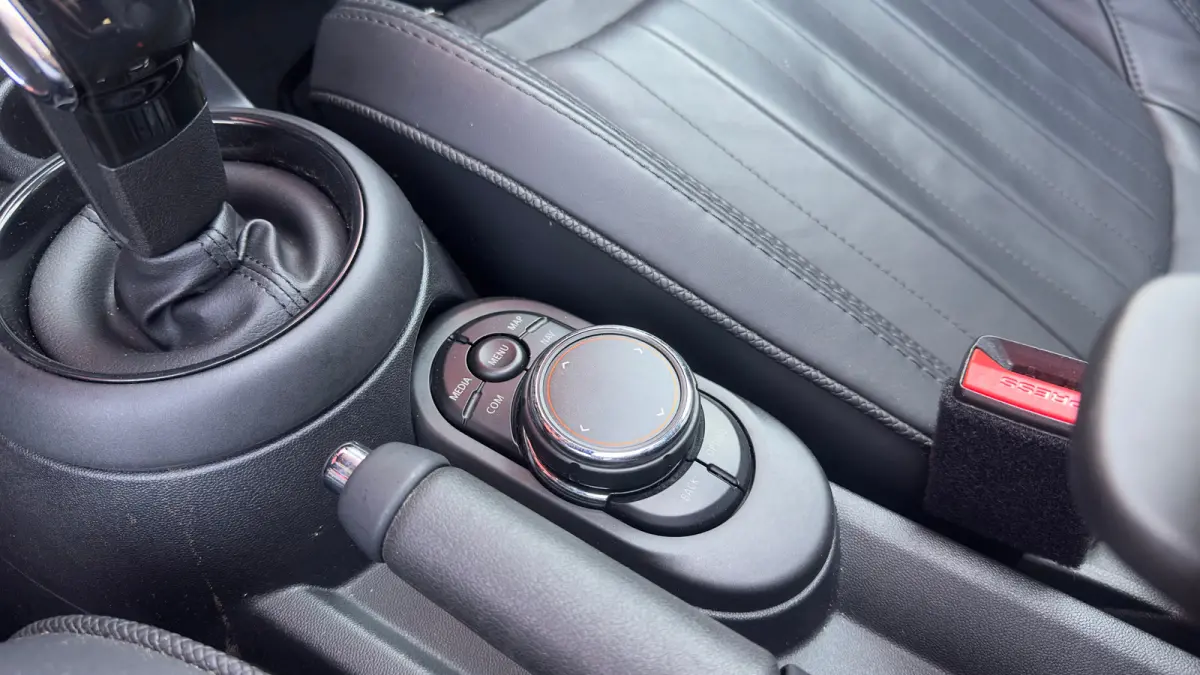 1.5 Cooper 60 Years Edition | Leder | Panoramadak | Harman/Kardon | Climate Control | CarPlay | Airco (automatisch) | Apple Carplay/Android Auto|telefoonintegratie premium | Buitenspiegels e