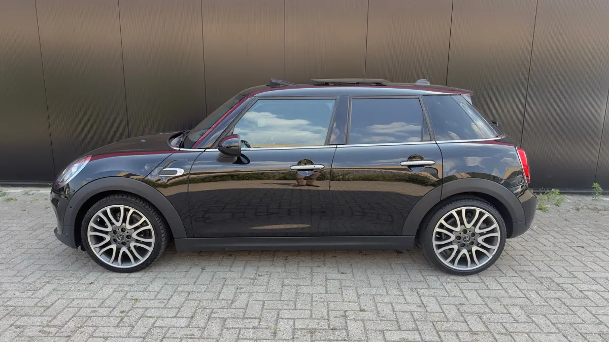 1.5 Cooper 60 Years Edition | Leder | Panoramadak | Harman/Kardon | Climate Control | CarPlay | Airco (automatisch) | Apple Carplay/Android Auto|telefoonintegratie premium | Buitenspiegels e
