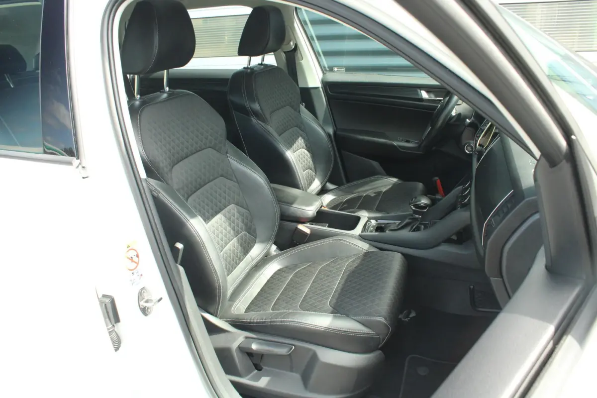 1.5 TSI 150pk DSG Limited Business Edition | Canton Audio | Navigatie | Elektr. Achterklep | Stoelverwarming | Adaptieve Cruise | Apple CarPlay/ Android Auto