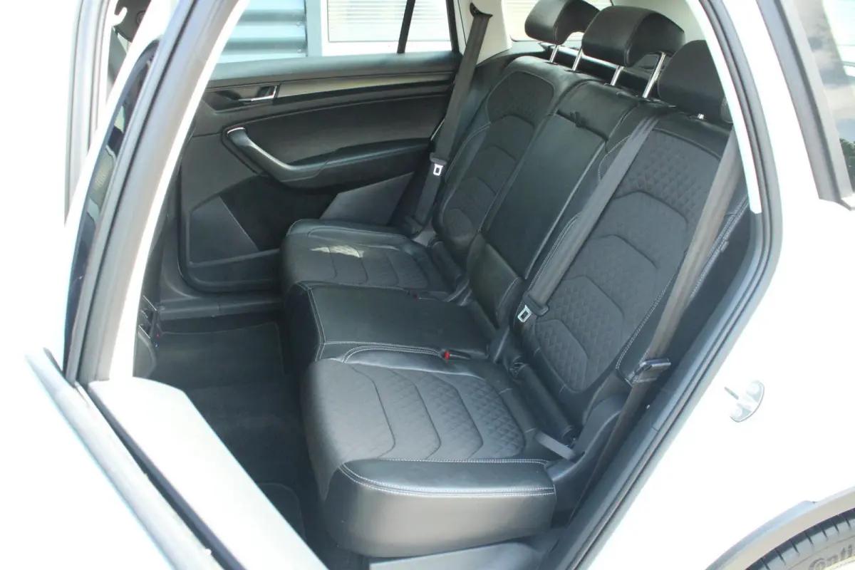 1.5 TSI 150pk DSG Limited Business Edition | Canton Audio | Navigatie | Elektr. Achterklep | Stoelverwarming | Adaptieve Cruise | Apple CarPlay/ Android Auto