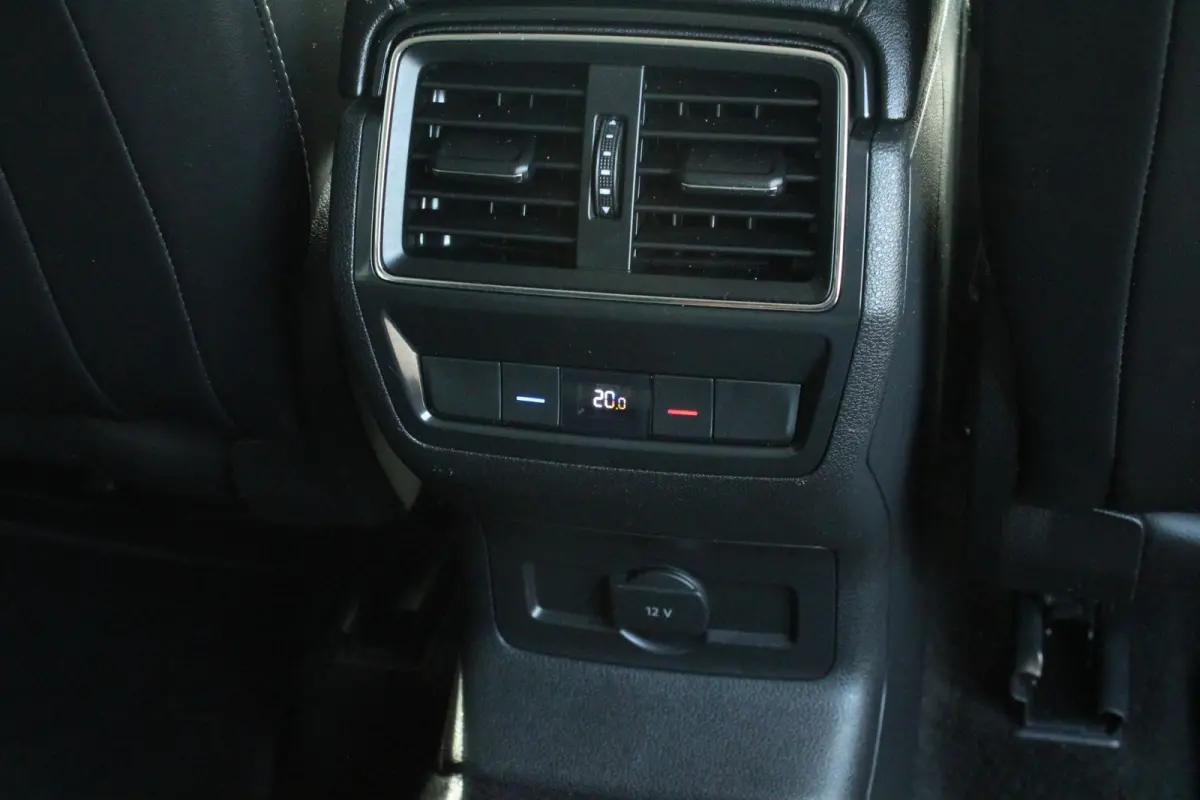 1.5 TSI 150pk DSG Limited Business Edition | Canton Audio | Navigatie | Elektr. Achterklep | Stoelverwarming | Adaptieve Cruise | Apple CarPlay/ Android Auto