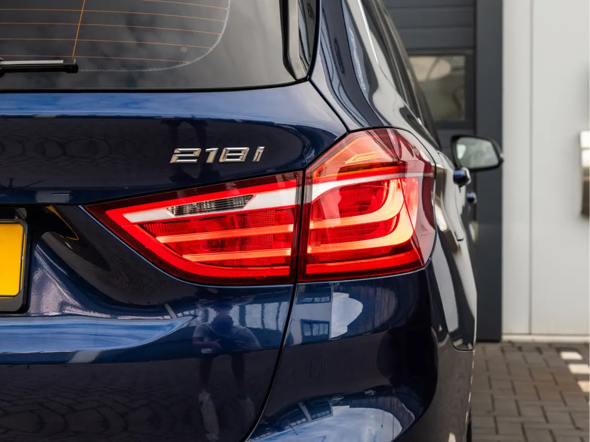 218i 7p. Corporate Lease High Executive / SPORT LINE / NL AUTO / LEDER / HEAD UP / 7 ZITS